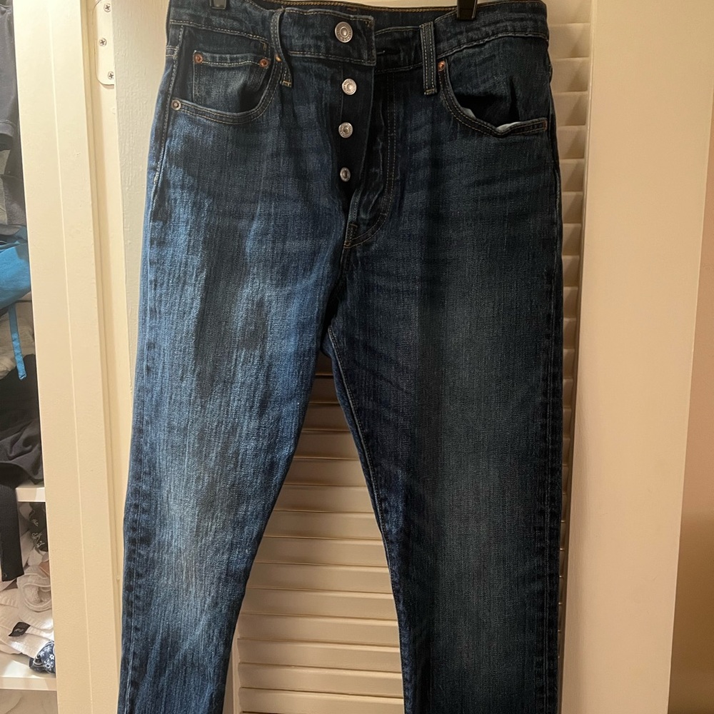 W28 L30 Straight Levi Jeans